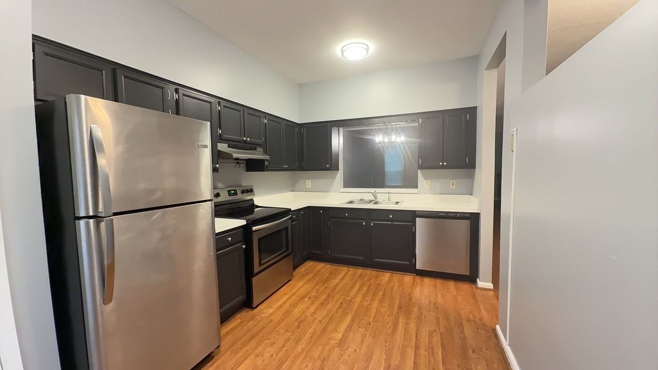 1547 Heritage Ave - Photo 3 of 13