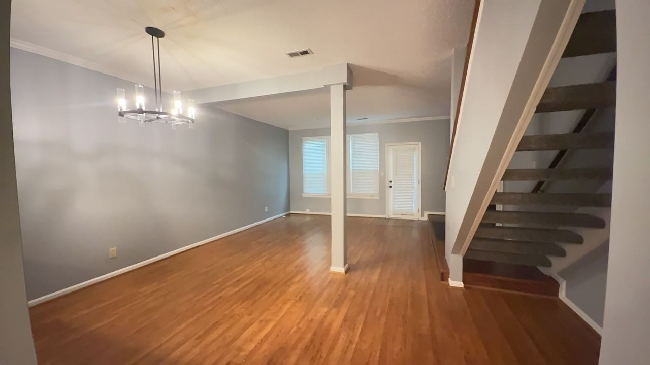 1547 Heritage Ave - Photo 4 of 13