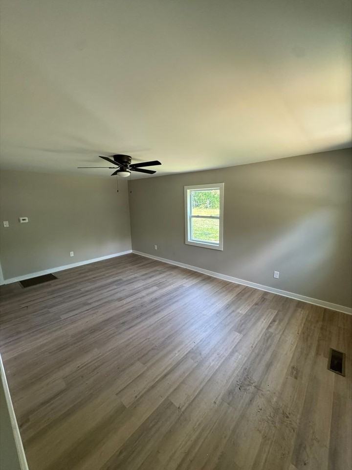 982 Webb Cir - Photo 2 of 18