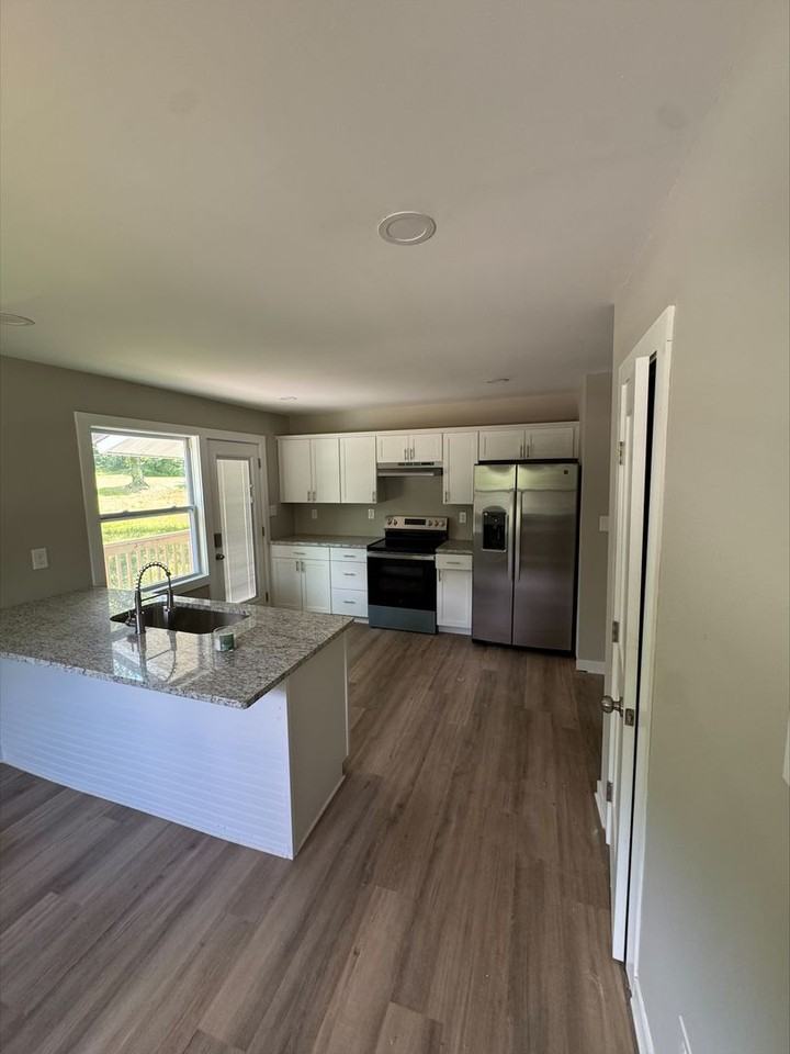 982 Webb Cir - Photo 3 of 18