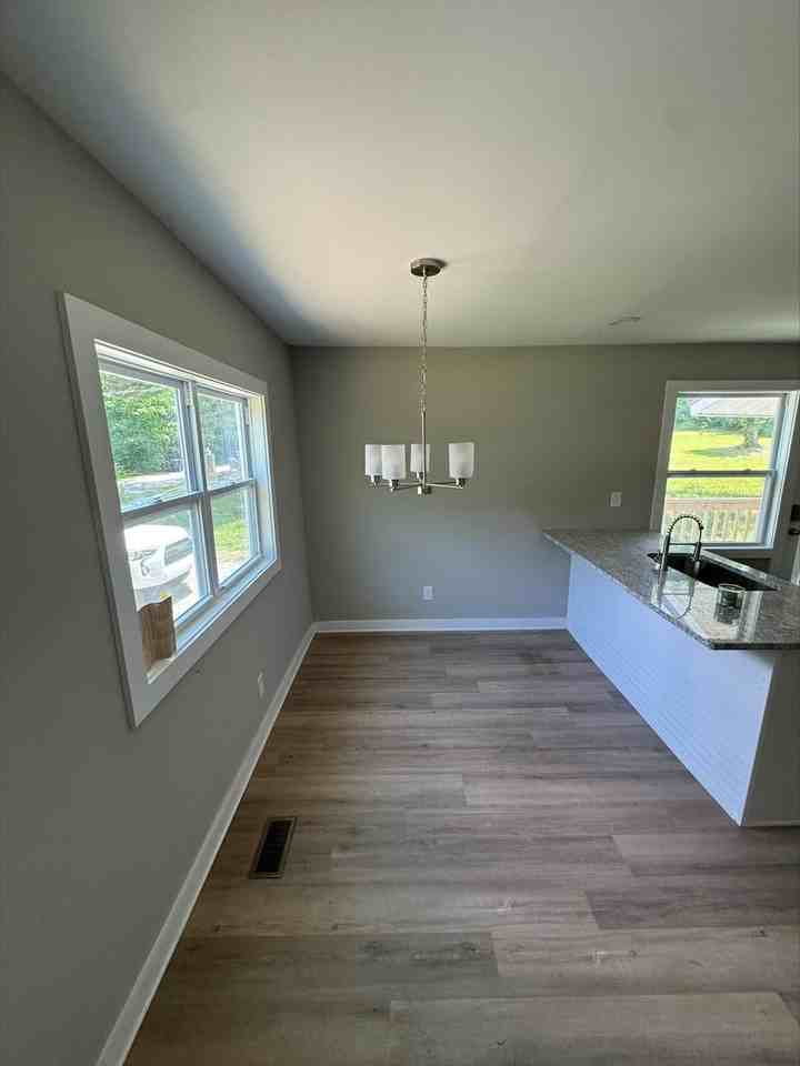 982 Webb Cir - Photo 4 of 18