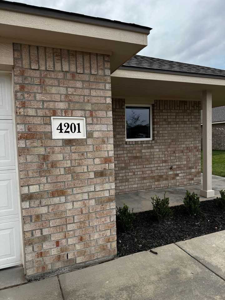 4201 Sunset St - Photo 2 of 11