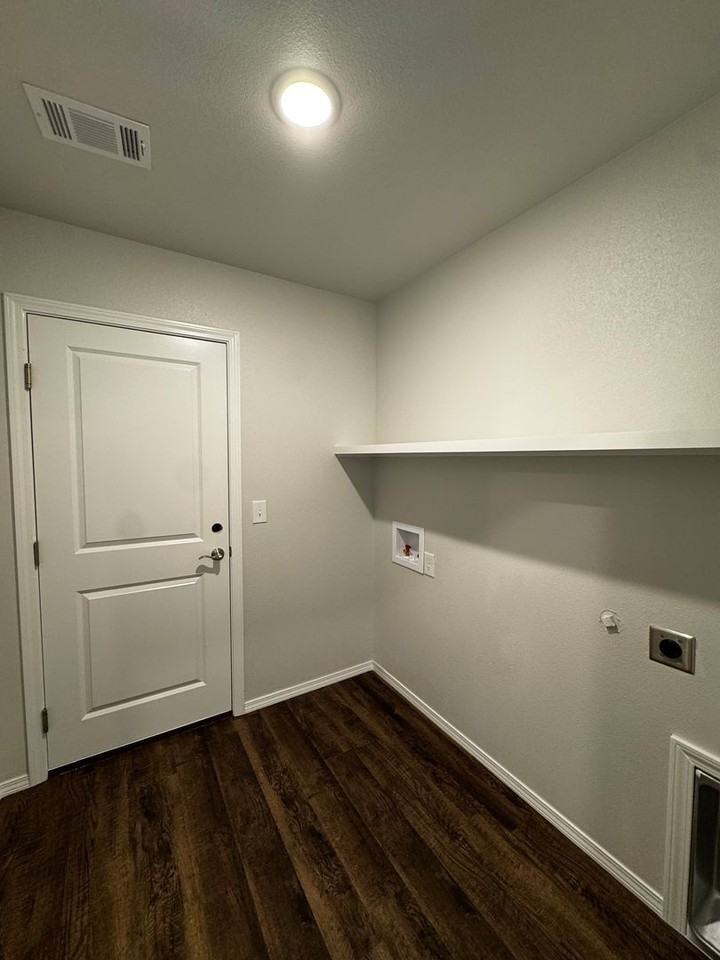 4201 Sunset St - Photo 6 of 11