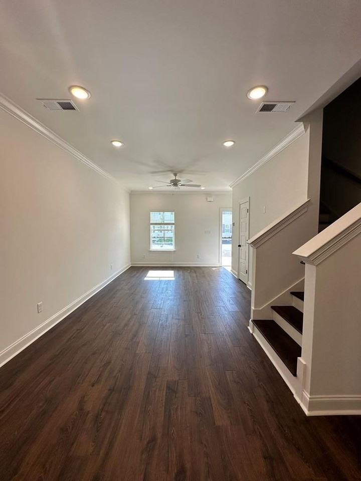 516 Meadow Crest Cir - Photo 2 of 13