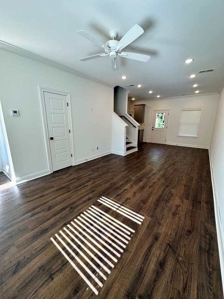 516 Meadow Crest Cir - Photo 3 of 13