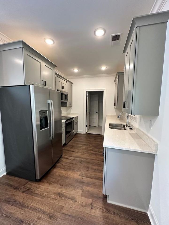 516 Meadow Crest Cir - Photo 5 of 13