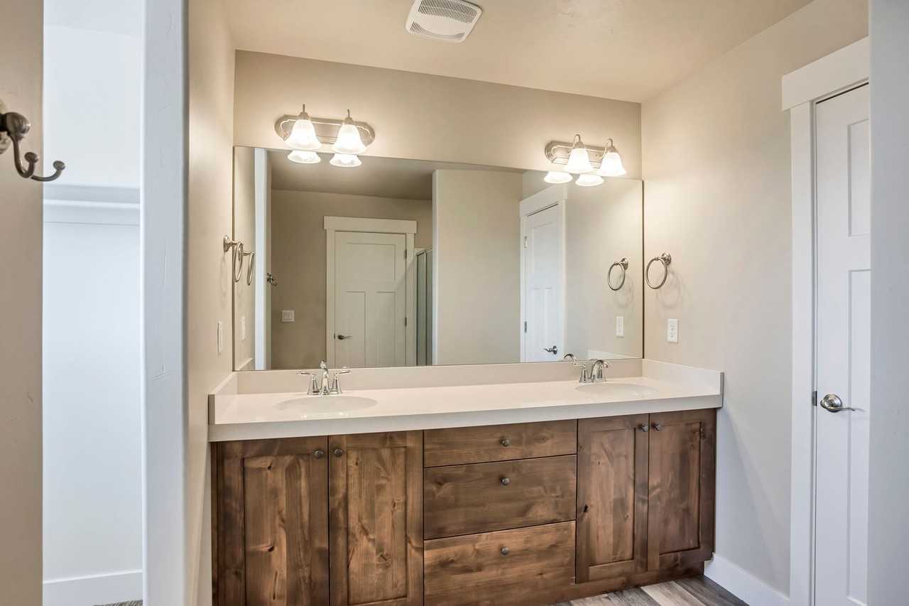 939 S Aspen Loop - Photo 4 of 20
