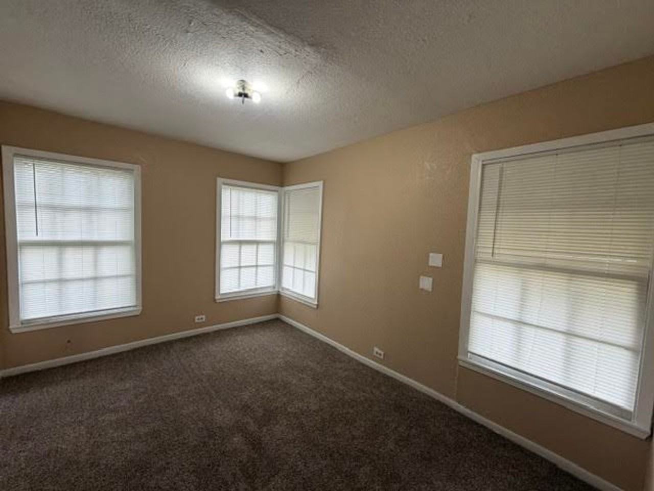 700 S 24th St - Photo 3 of 10