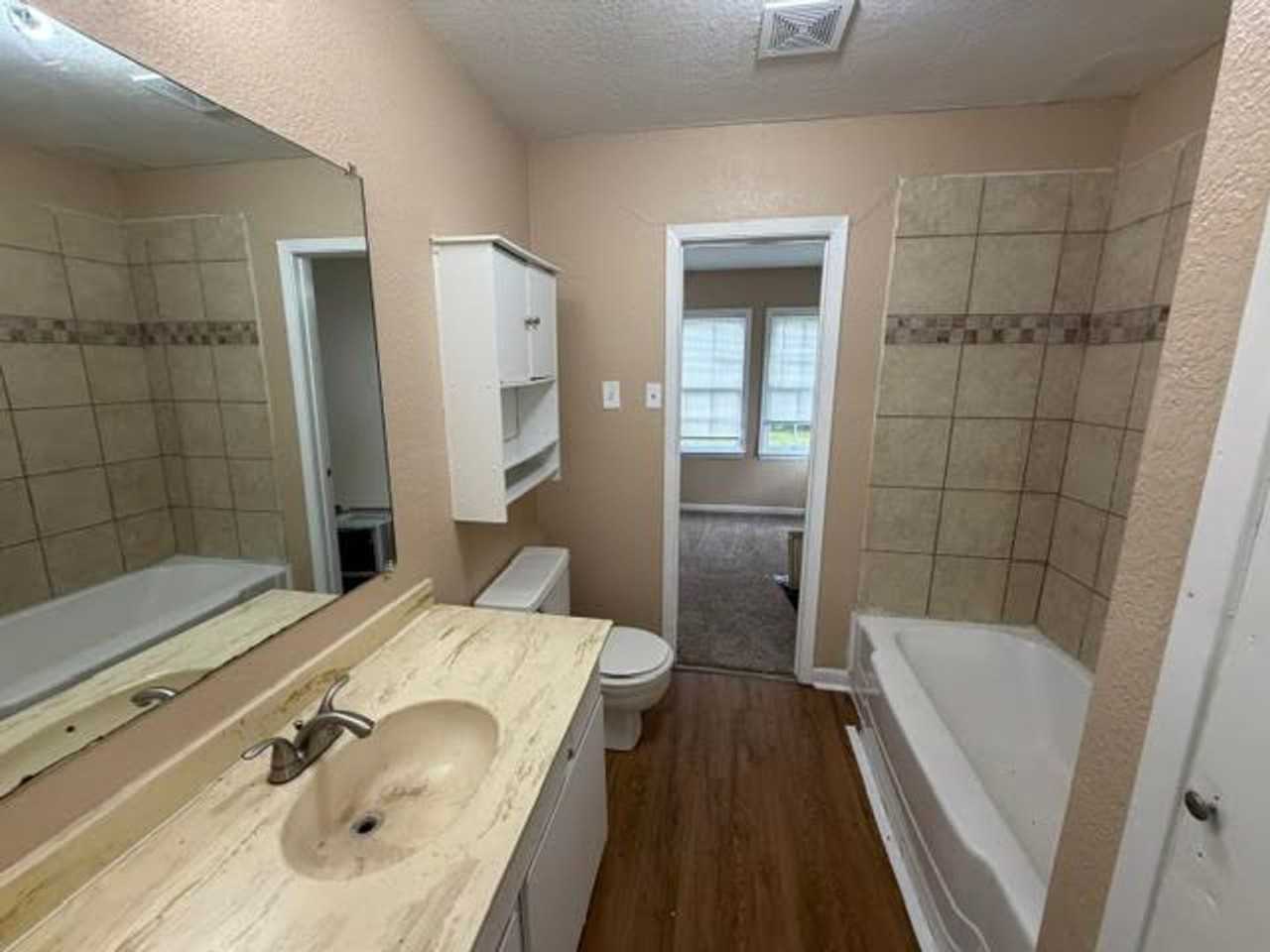 700 S 24th St - Photo 4 of 10