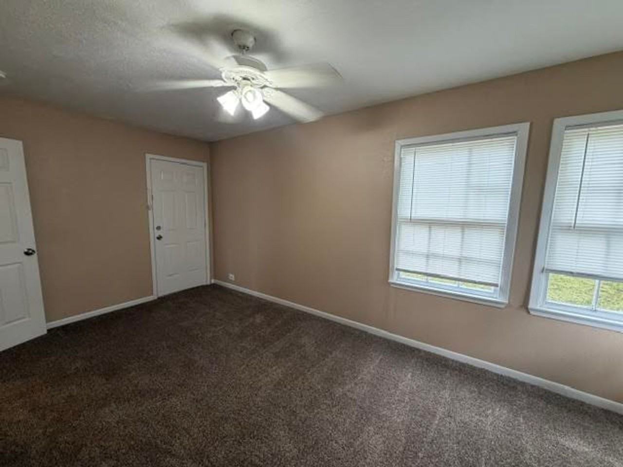 700 S 24th St - Photo 5 of 10