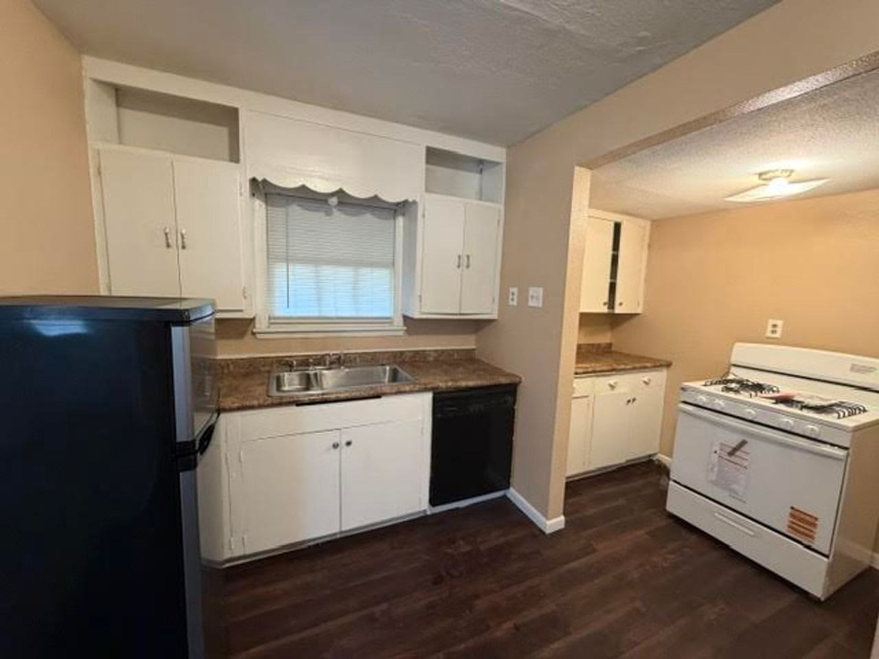 700 S 24th St - Photo 6 of 10