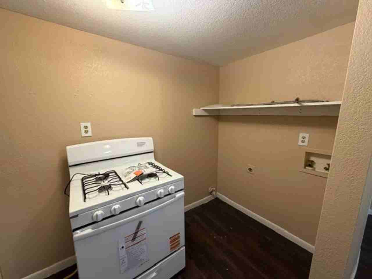 700 S 24th St - Photo 7 of 10