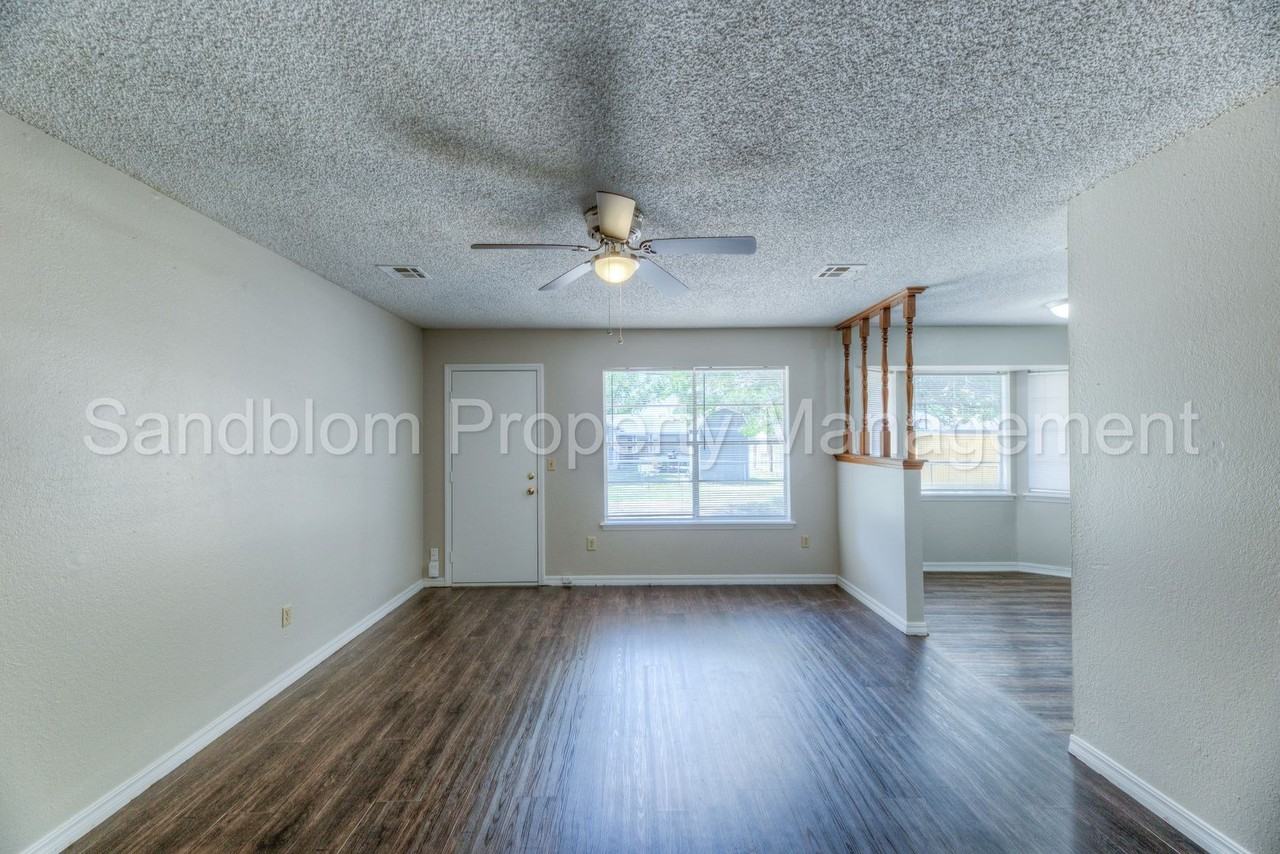 408 Jamaica Ct - Photo 4 of 20