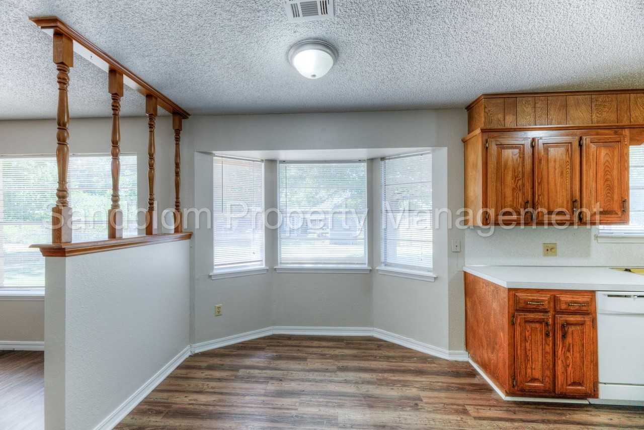 408 Jamaica Ct - Photo 7 of 20