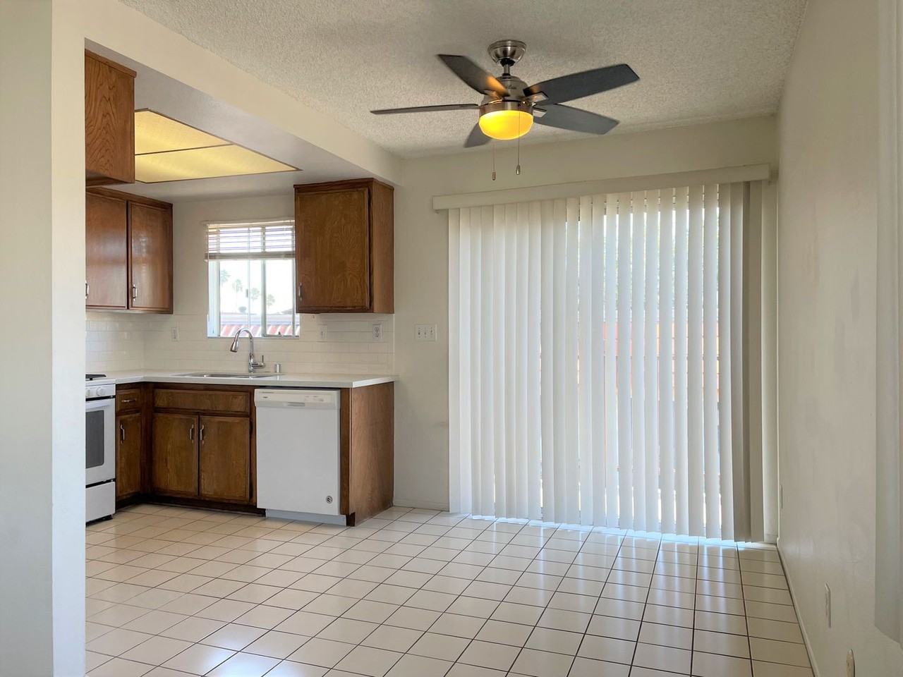 1255 W 7th St - Photo 6 of 16