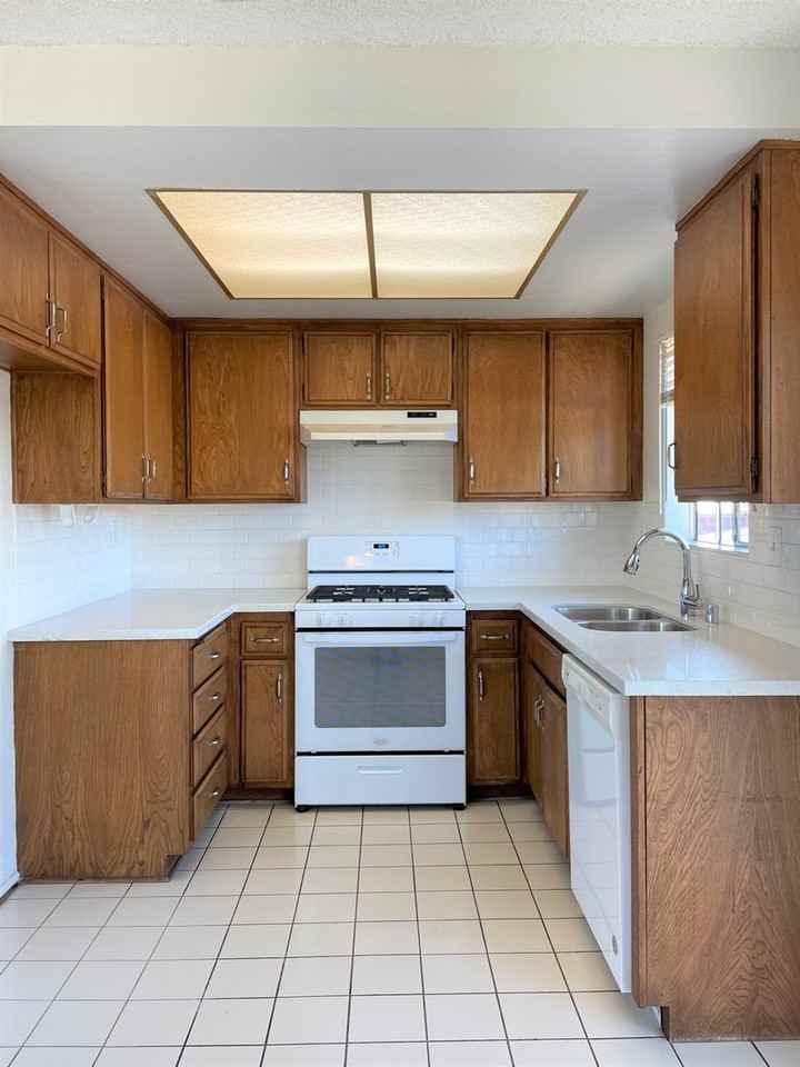 1255 W 7th St - Photo 7 of 16