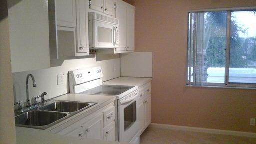 123 Palm Dr #2 - Photo 2 of 12