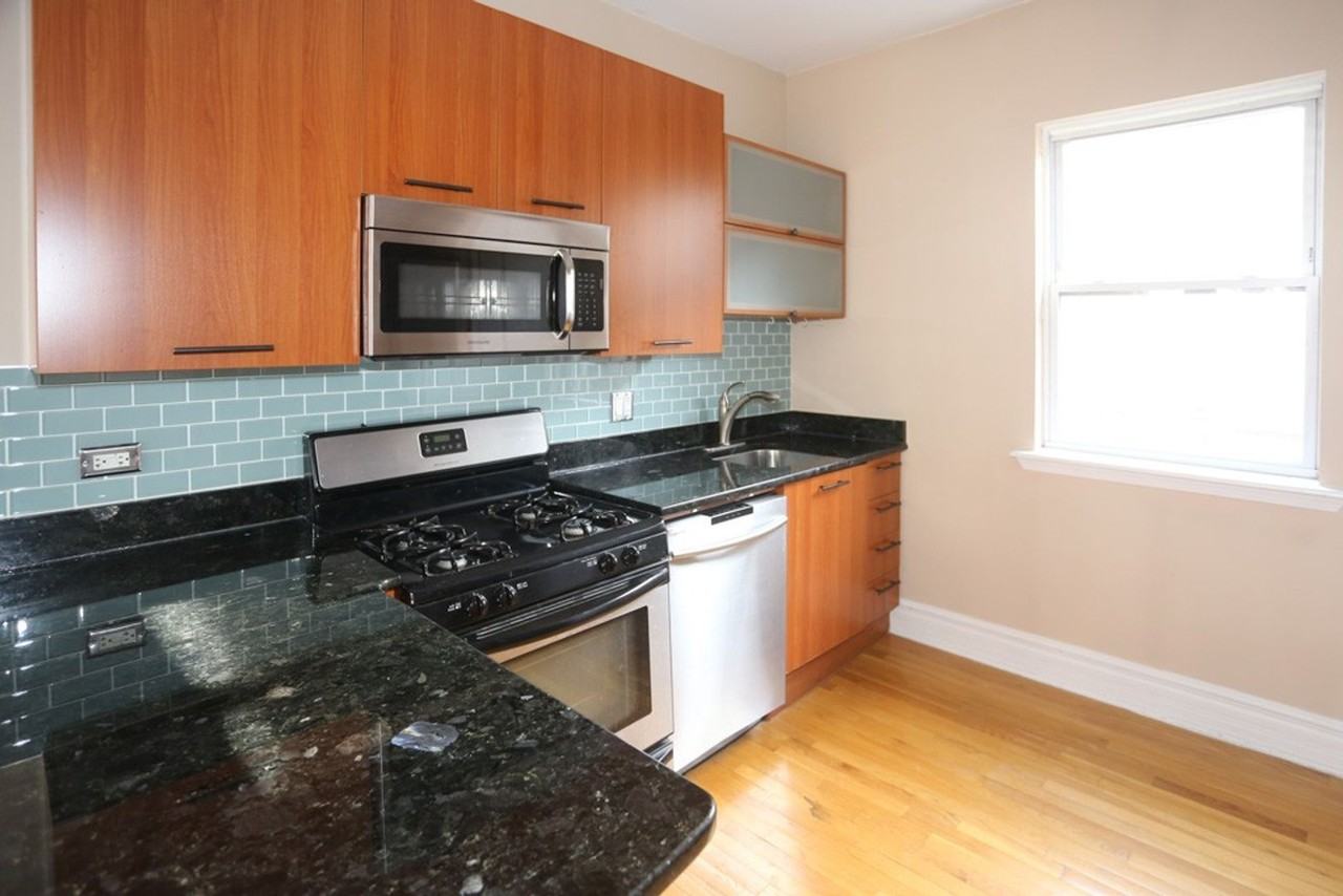 2457 W Sunnyside Ave #1 - Photo 7 of 18
