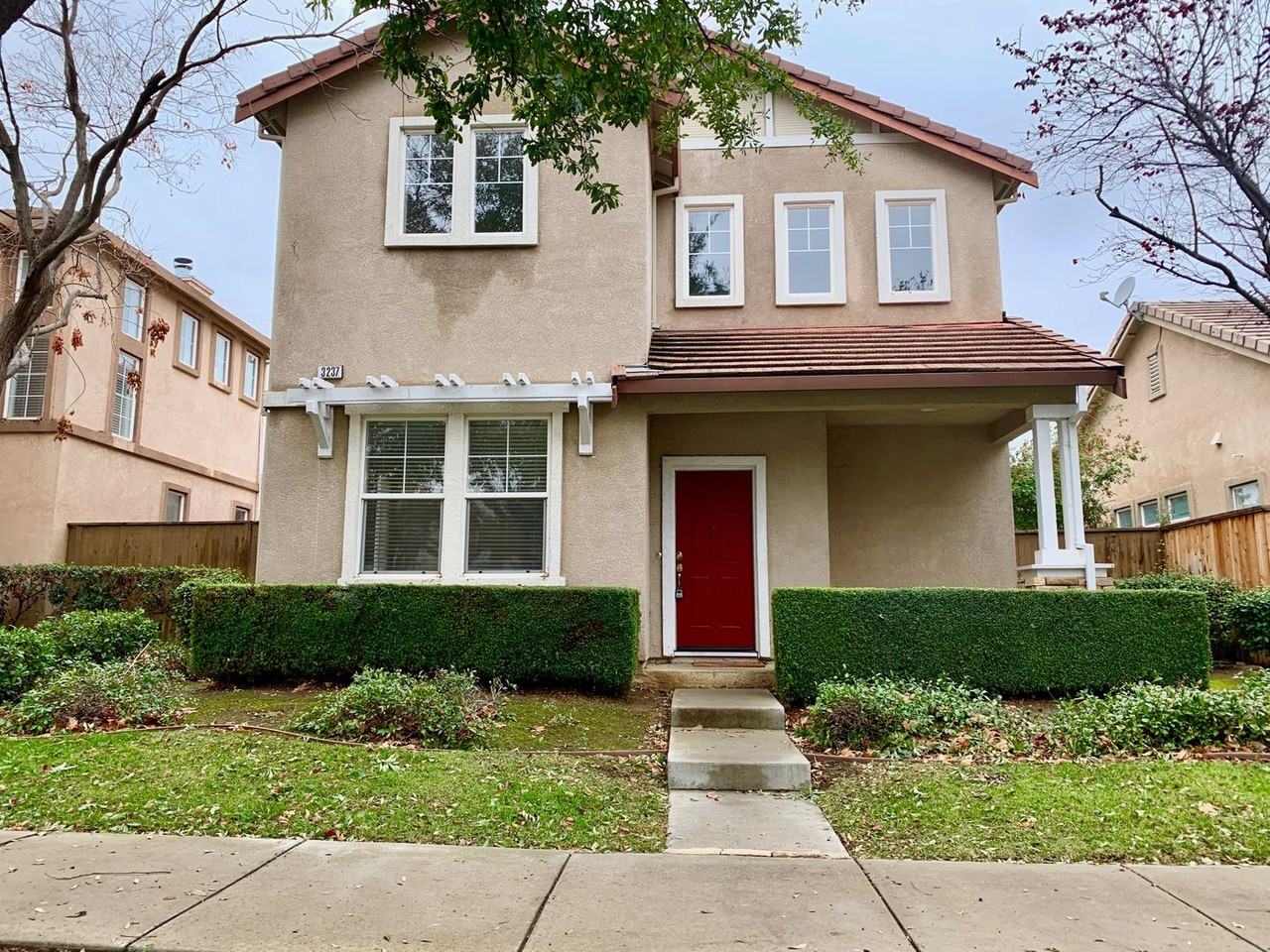 3237 Hudson Dr