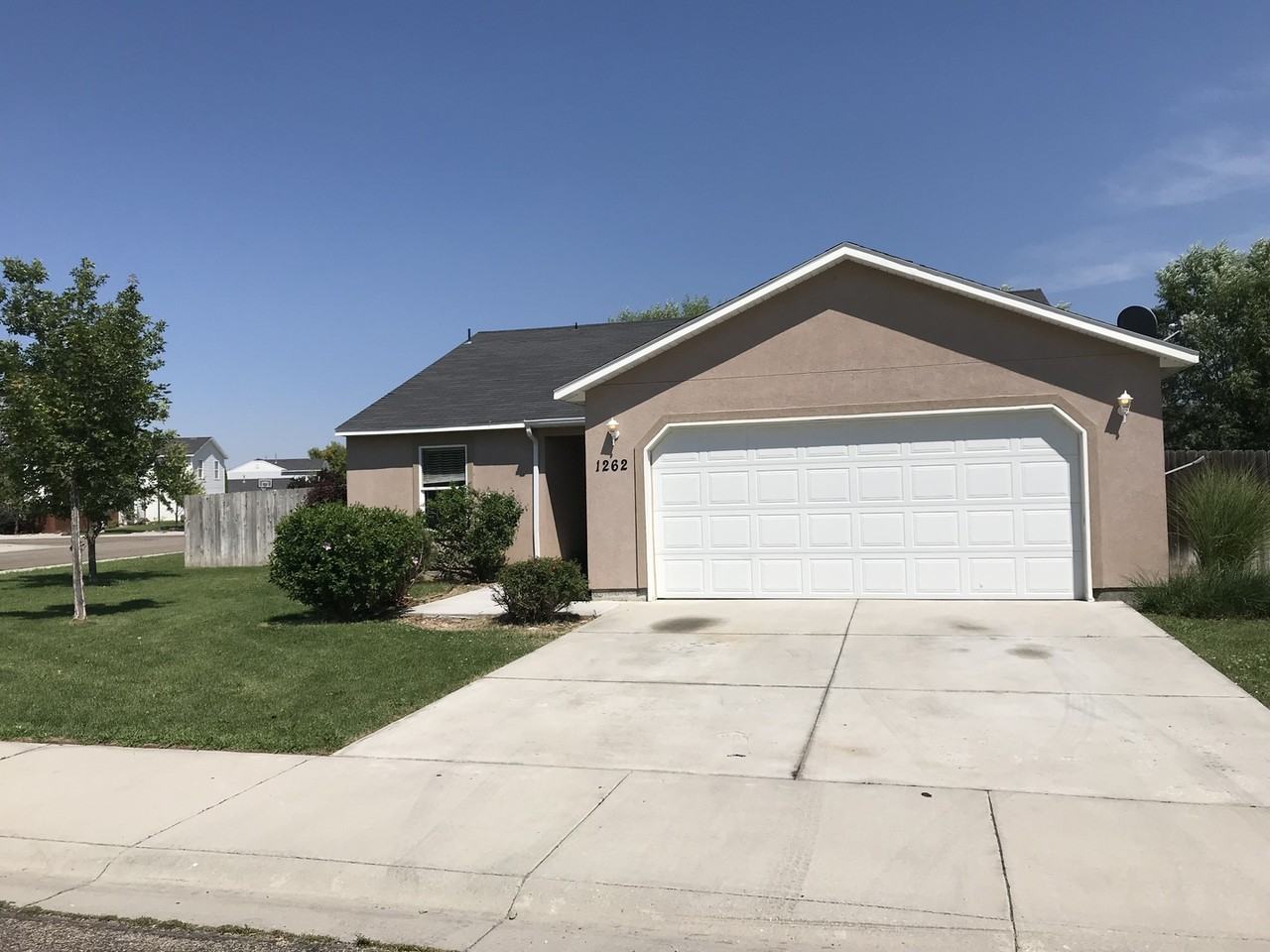 1262 N Hidden Meadows Ave - Photo 2 of 34