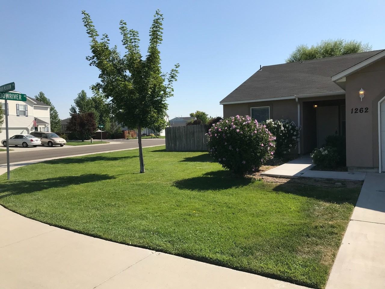 1262 N Hidden Meadows Ave - Photo 3 of 34