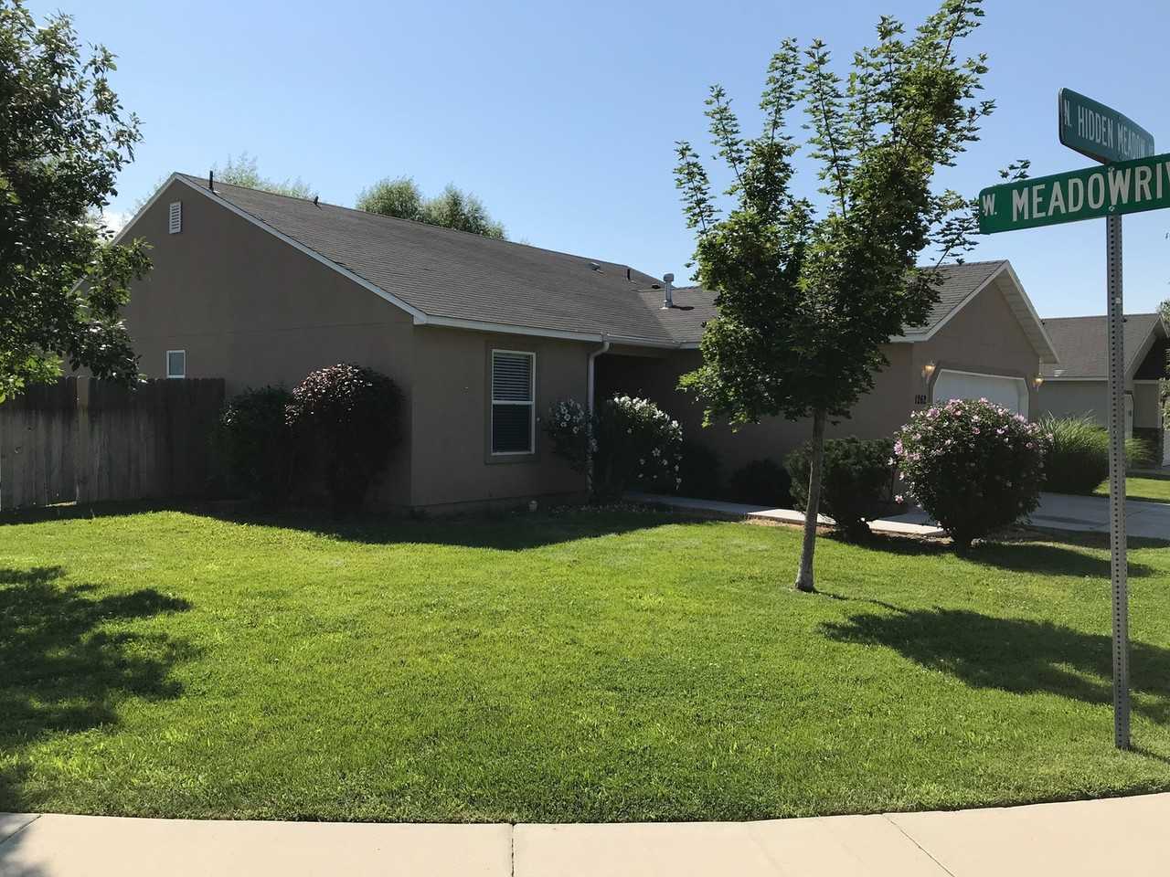 1262 N Hidden Meadows Ave - Photo 4 of 34