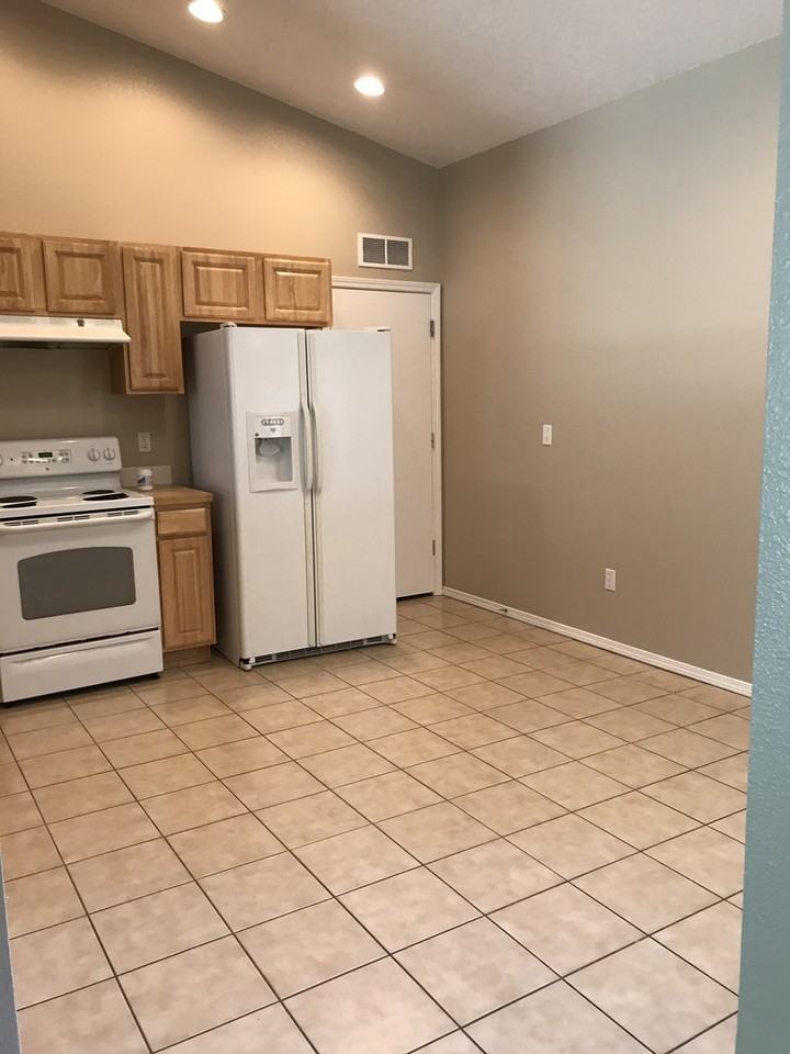 1262 N Hidden Meadows Ave - Photo 7 of 34
