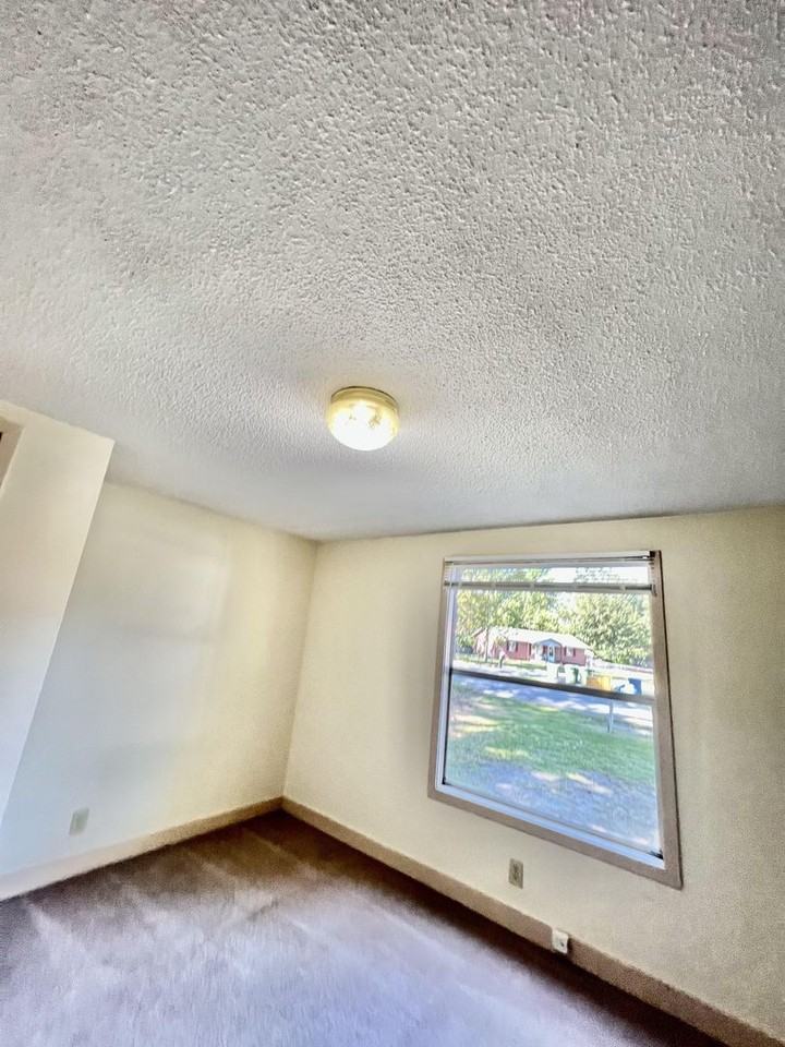 5566 Sycamore St - Photo 6 of 13