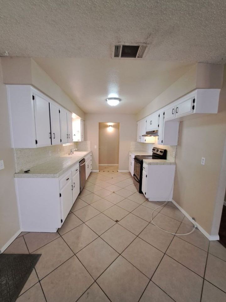15262 W El Mar Ln - Photo 3 of 29