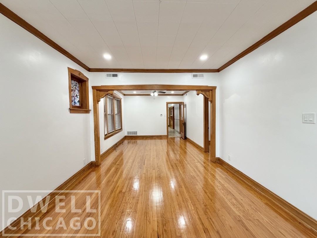 3322 N Hamlin Ave #1 - Photo 4 of 27