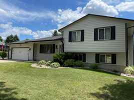 featured image of 4401 E Oak St
