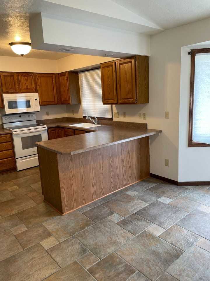 4401 E Oak St - Photo 2 of 19