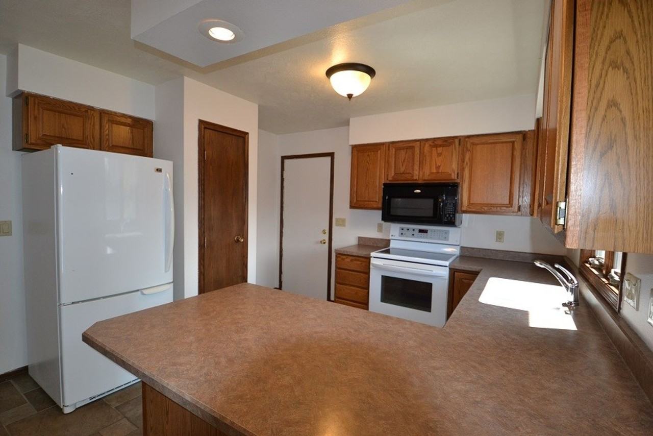 4401 E Oak St - Photo 3 of 19