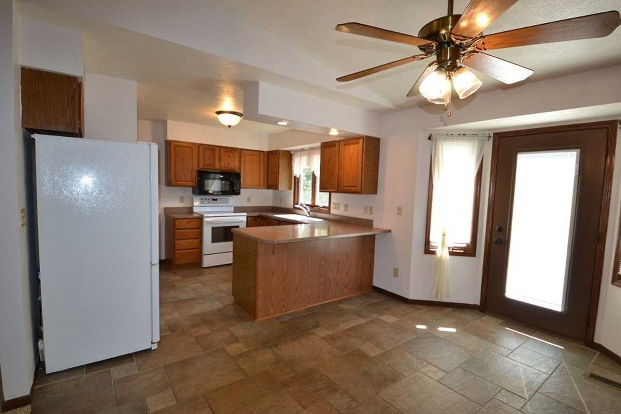 4401 E Oak St - Photo 4 of 19