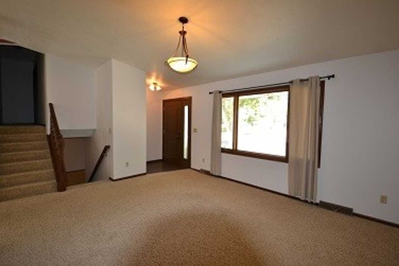 4401 E Oak St - Photo 6 of 19
