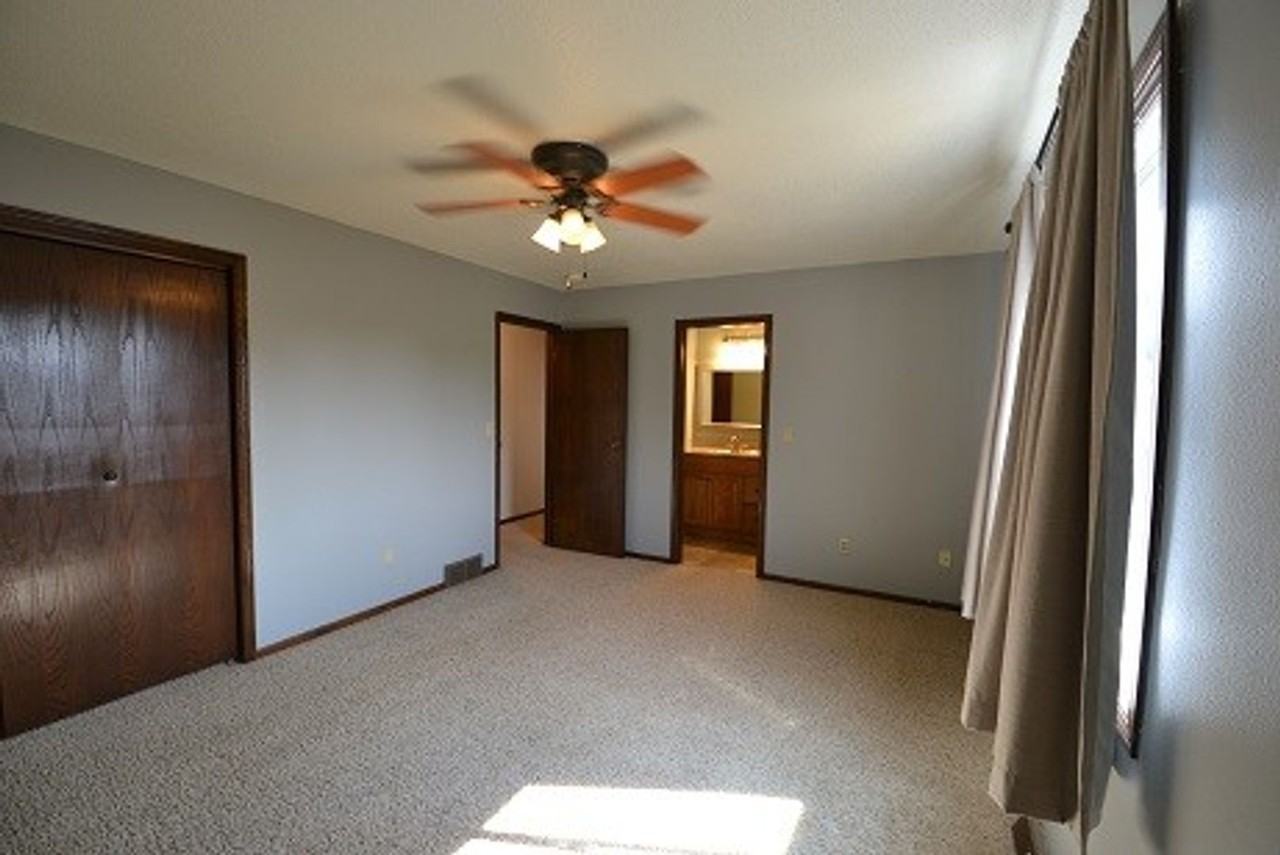 4401 E Oak St - Photo 7 of 19