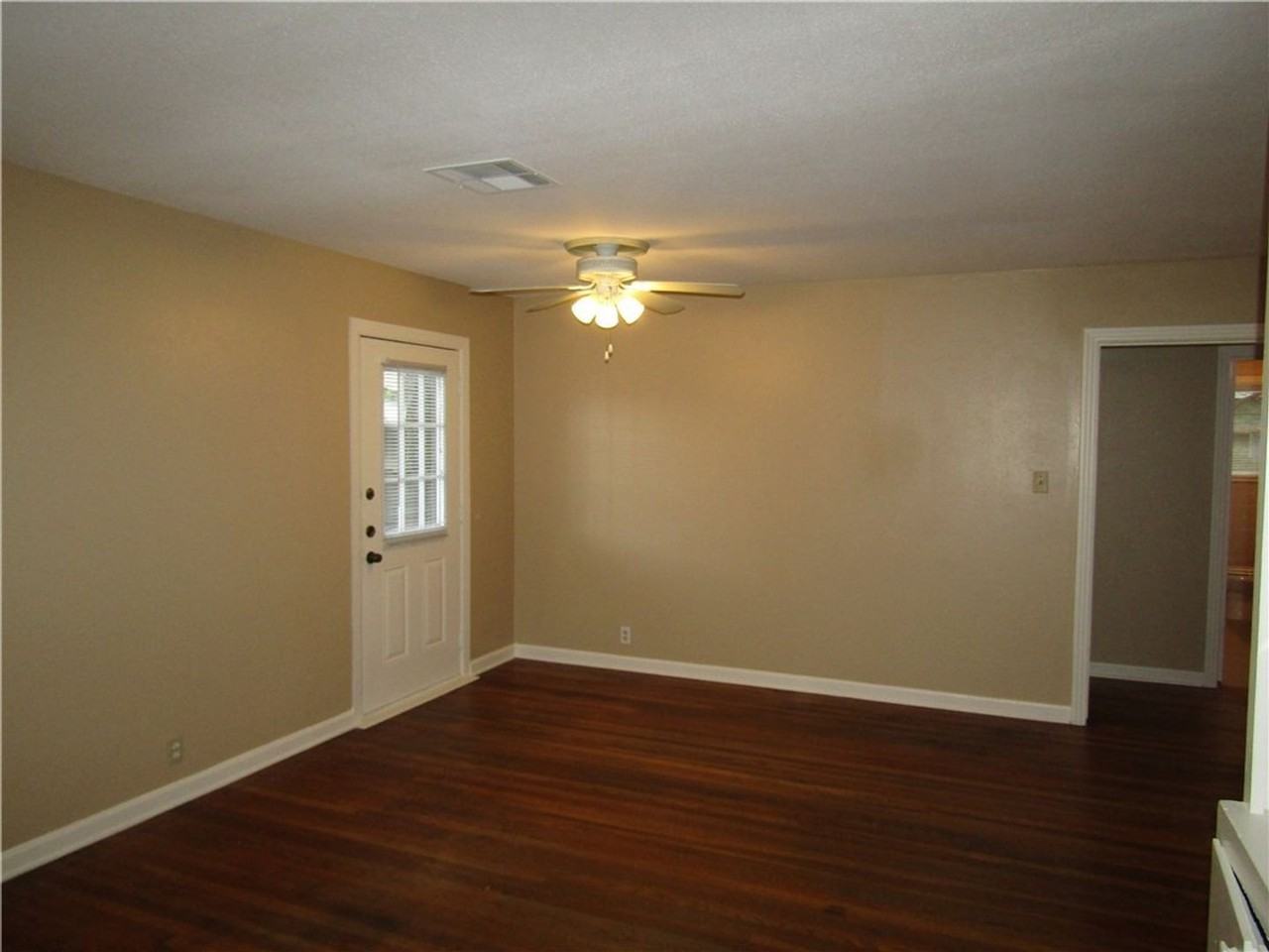 3715 Hollywood Ave - Photo 4 of 34