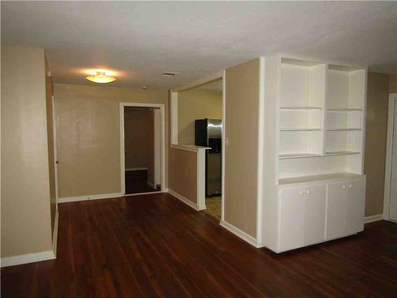 3715 Hollywood Ave - Photo 5 of 34
