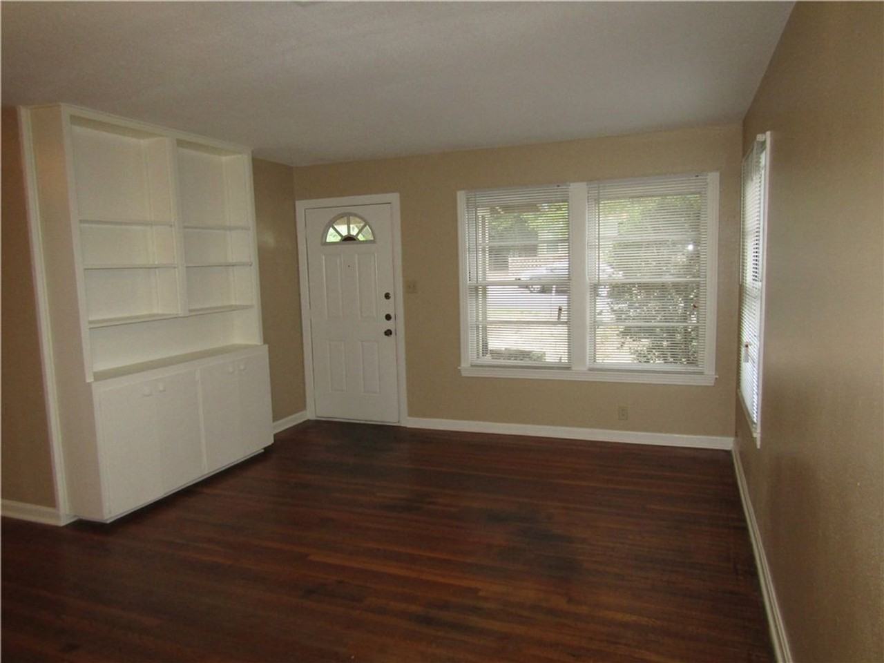 3715 Hollywood Ave - Photo 6 of 34