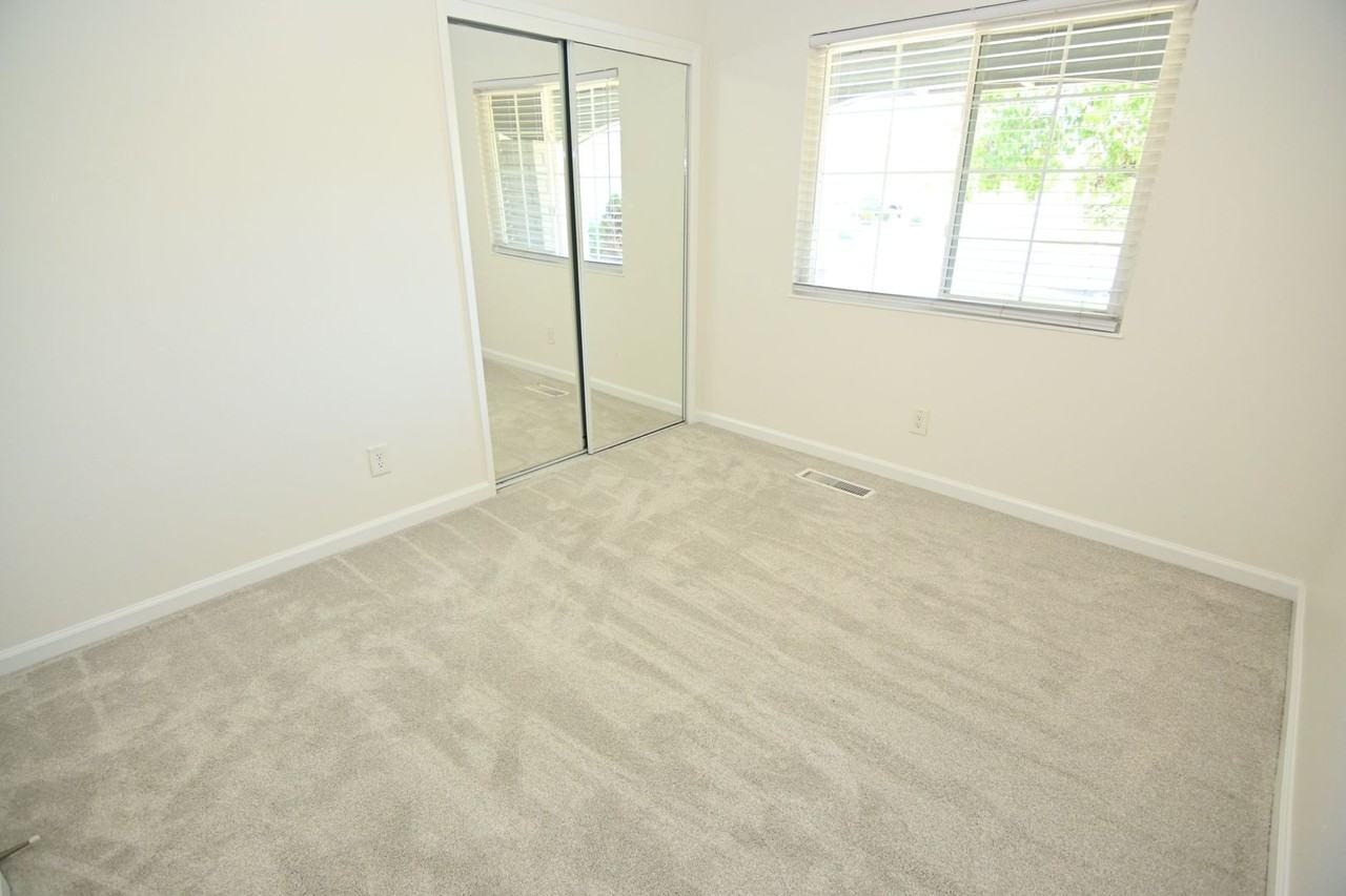 5659 Lathrop Dr - Photo 7 of 21