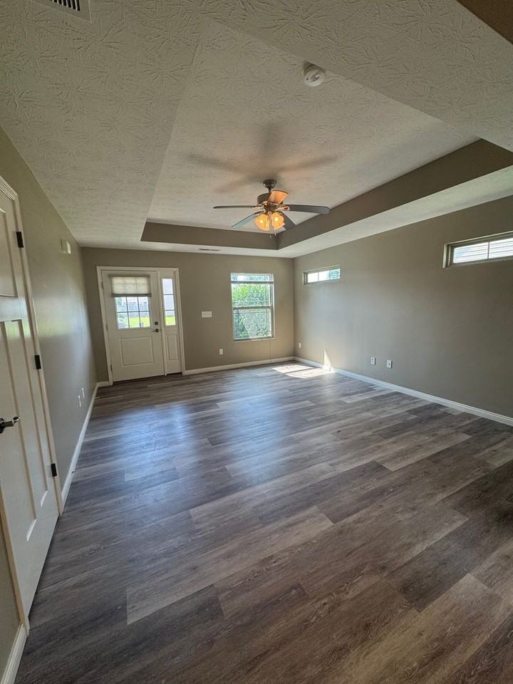 3980 Abraham Ct - Photo 6 of 17