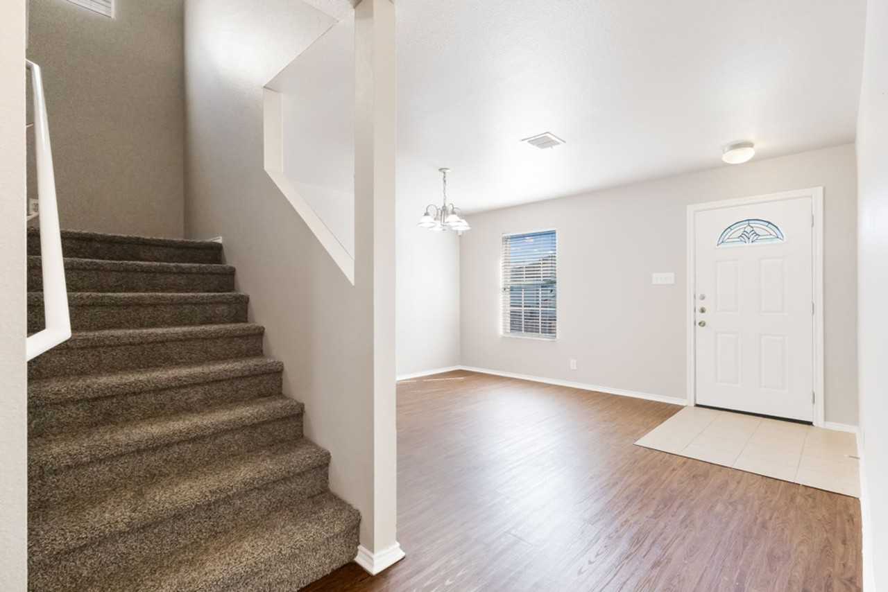 13415 Rhodes Villa - Photo 3 of 26