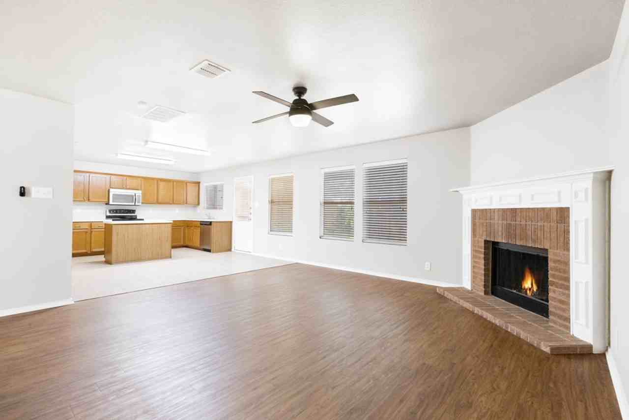 13415 Rhodes Villa - Photo 7 of 26