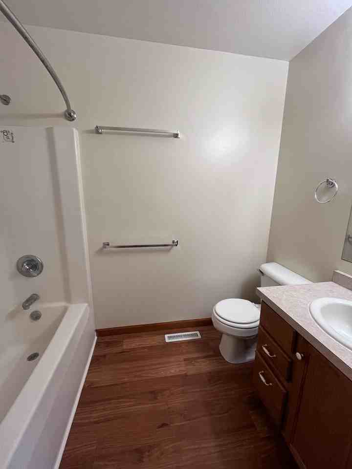 220 Tanglewood Dr - Photo 4 of 11