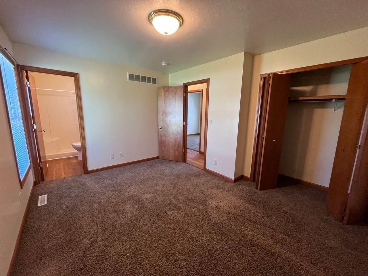 220 Tanglewood Dr - Photo 5 of 11