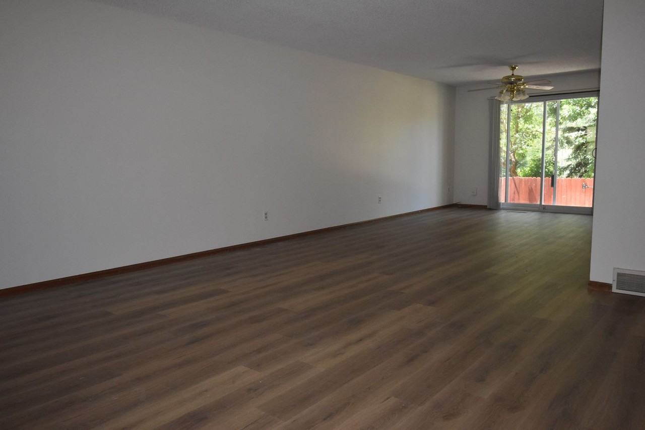 1213 Baker St - Photo 5 of 50