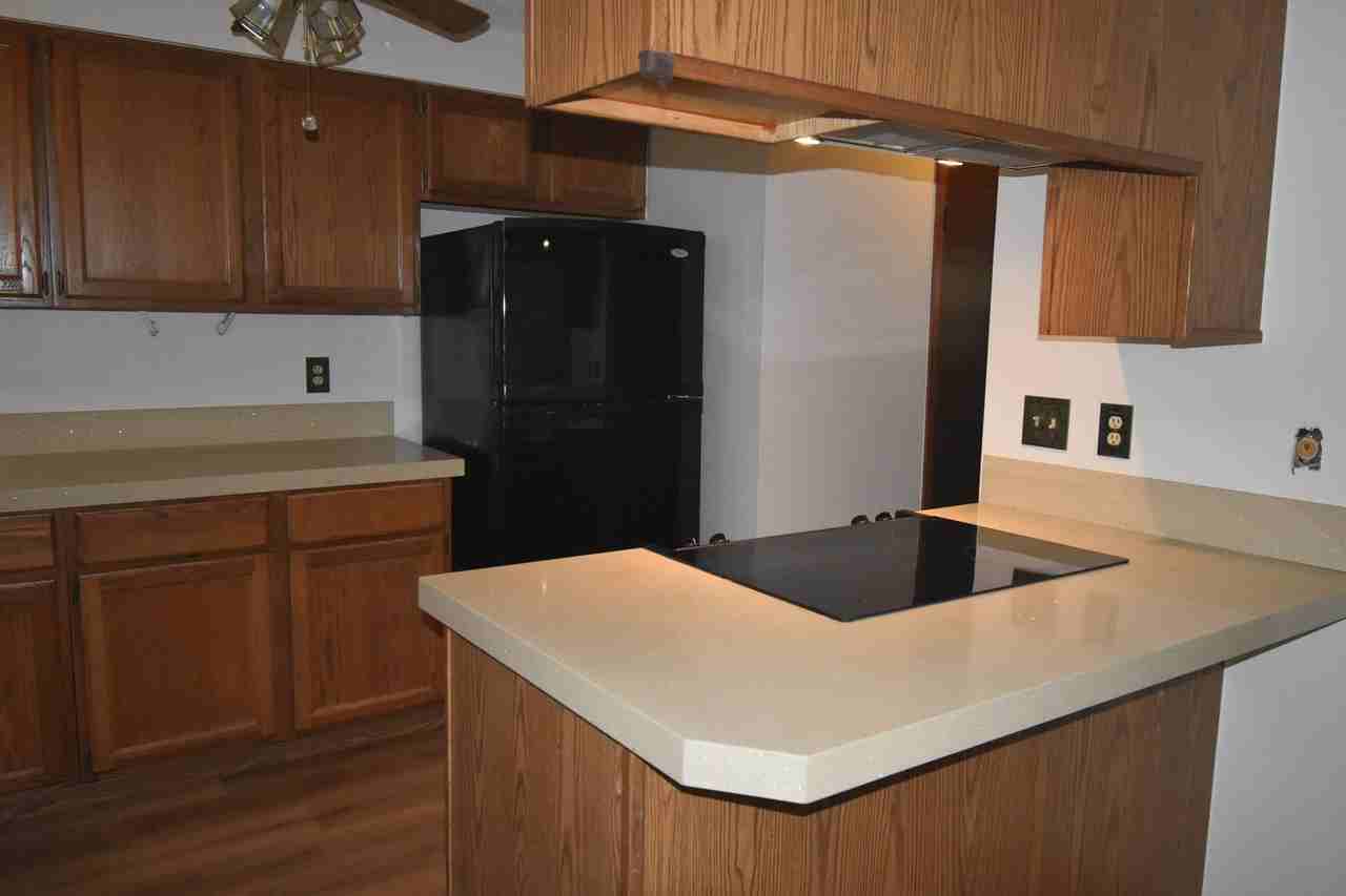 1213 Baker St - Photo 6 of 50