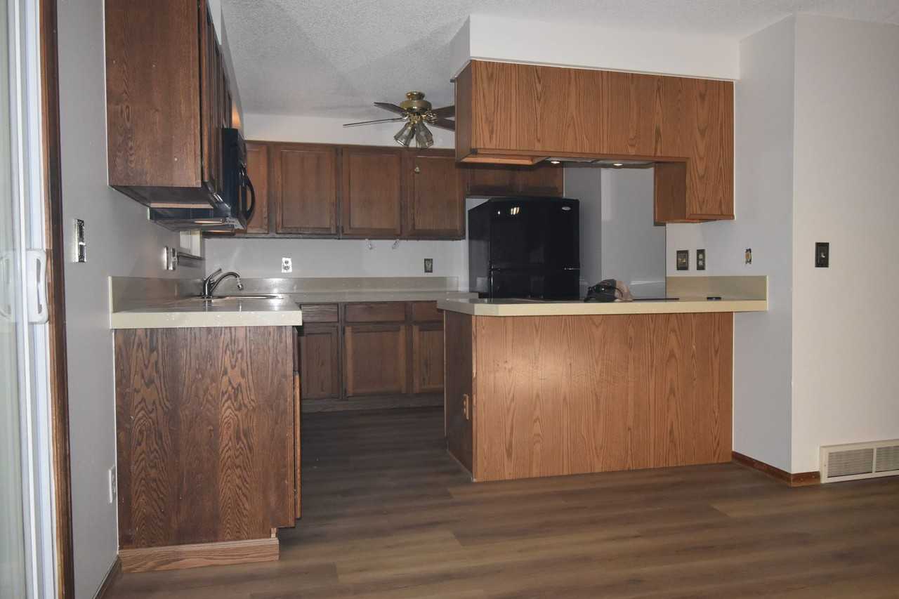 1213 Baker St - Photo 7 of 50