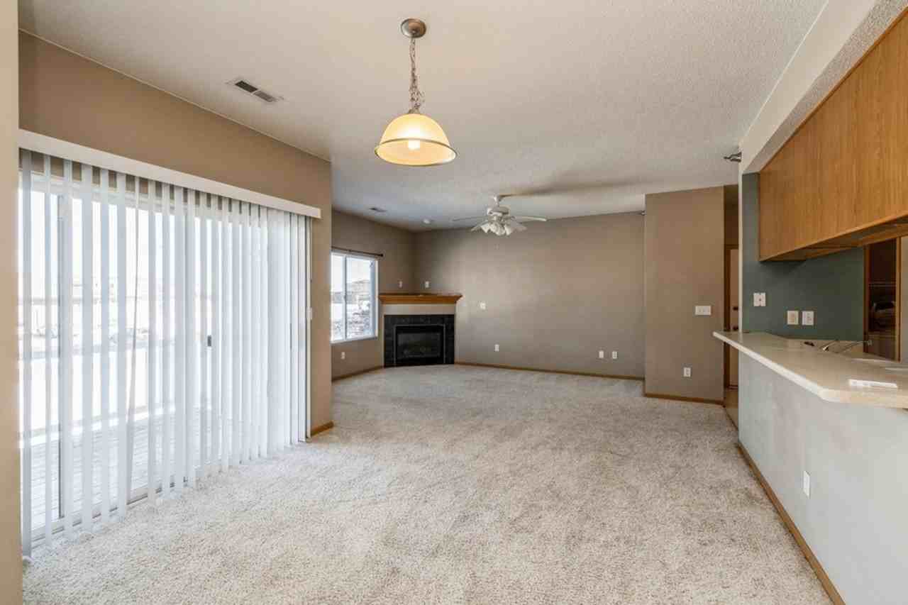 1320 Se Florence Dr #16 - Photo 3 of 15