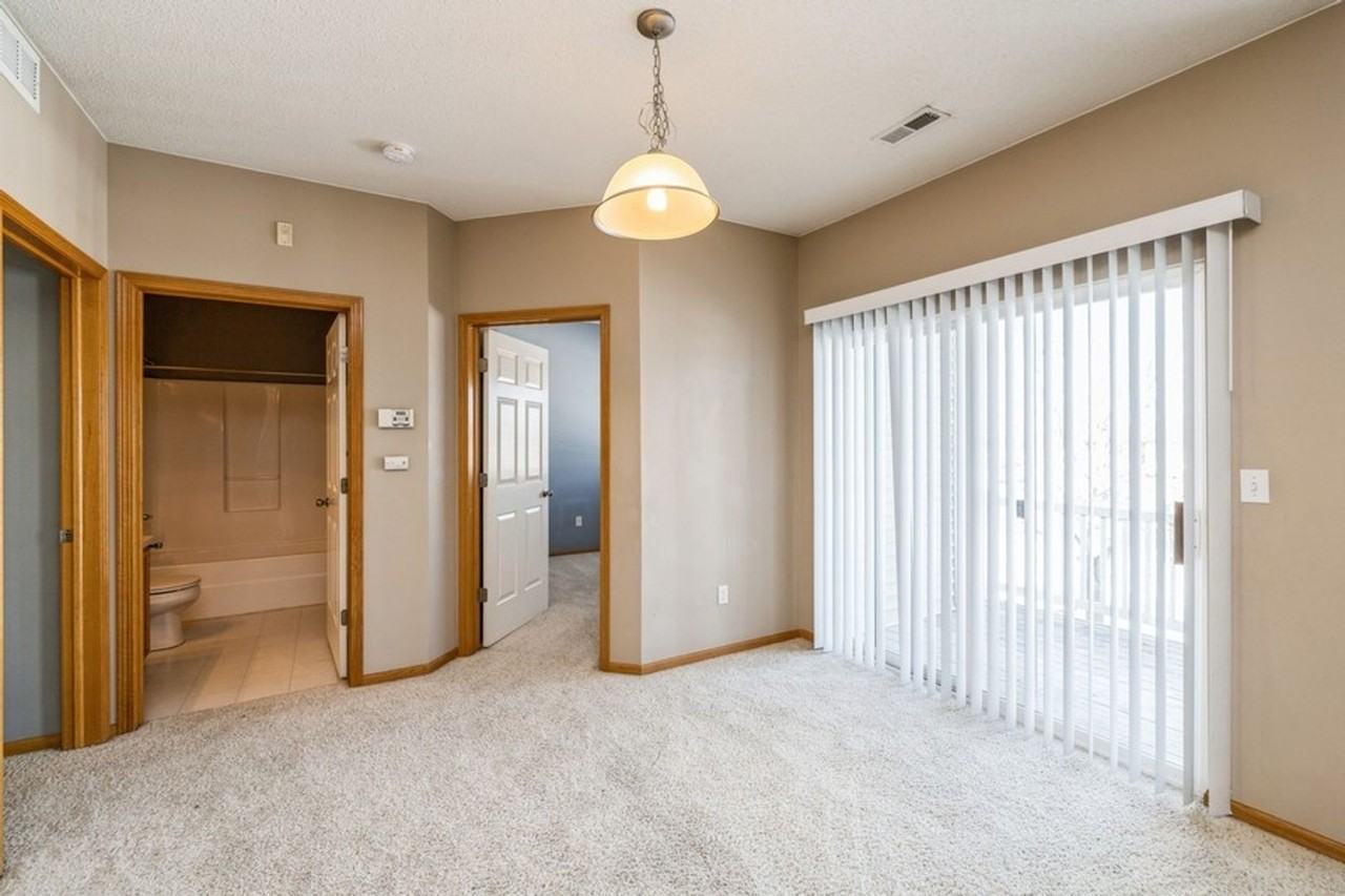 1320 Se Florence Dr #16 - Photo 4 of 15